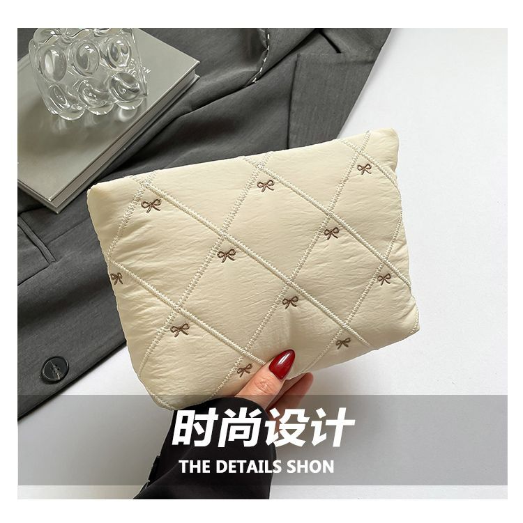 Butterfly knot pattern is fashionable and versatile. Quilted embroidery thread grid filled cotton makeup bag, casual hand-held bag, warm down small bag, inner bag, wash bag, pen bag, travel bag