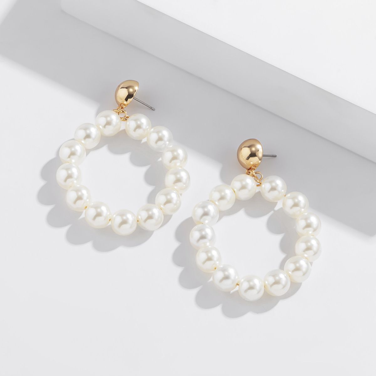 Women's Retro Simple Pearl Geometric Circle Earrings Ins Style Big Drop Earrings -Gold Tone Stud Statement Jewellery.