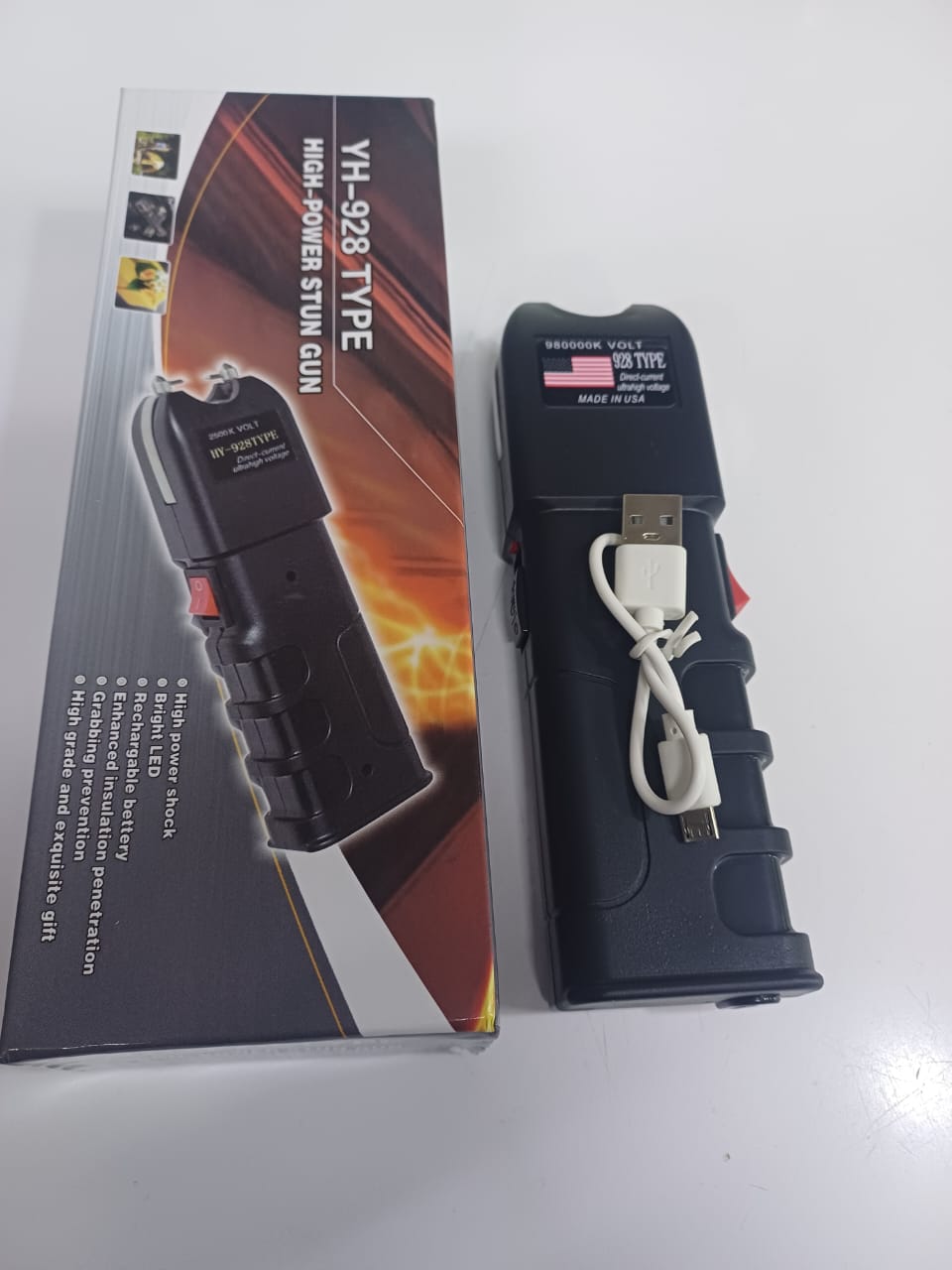🎇Heavy Duty Rechargeable with LED Stun torch / Teaser with LED Flashlight, self-defense device that delivers a high-voltage electric shock to immobilize an attacker temporarily📍