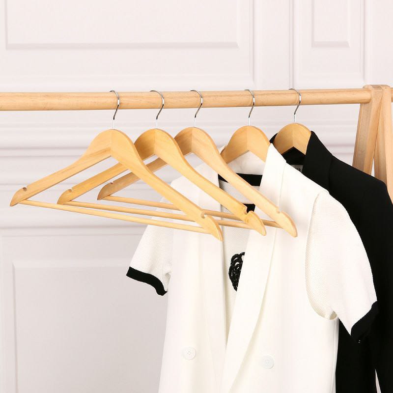 🎇3PCS DURABLE QUALITY🦋Wooden Hangers📍Strong and durable
Used at home, hotels, clothes shops
Used in laundry business
Can fit in all closets and wardrobe
100 % Good Quality🪰📍