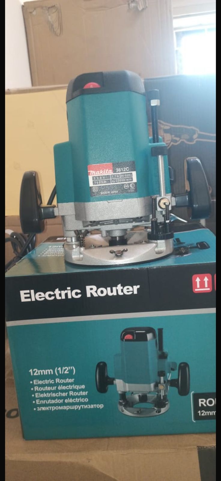 ☀️Makita  Heavy Duty Electric Wood Router – 12mm Plunge Router with Depth Adjustment, Variable Speed, Dust Port & Accessories🧶professional-grade plunge router designed for carpenters, furniture