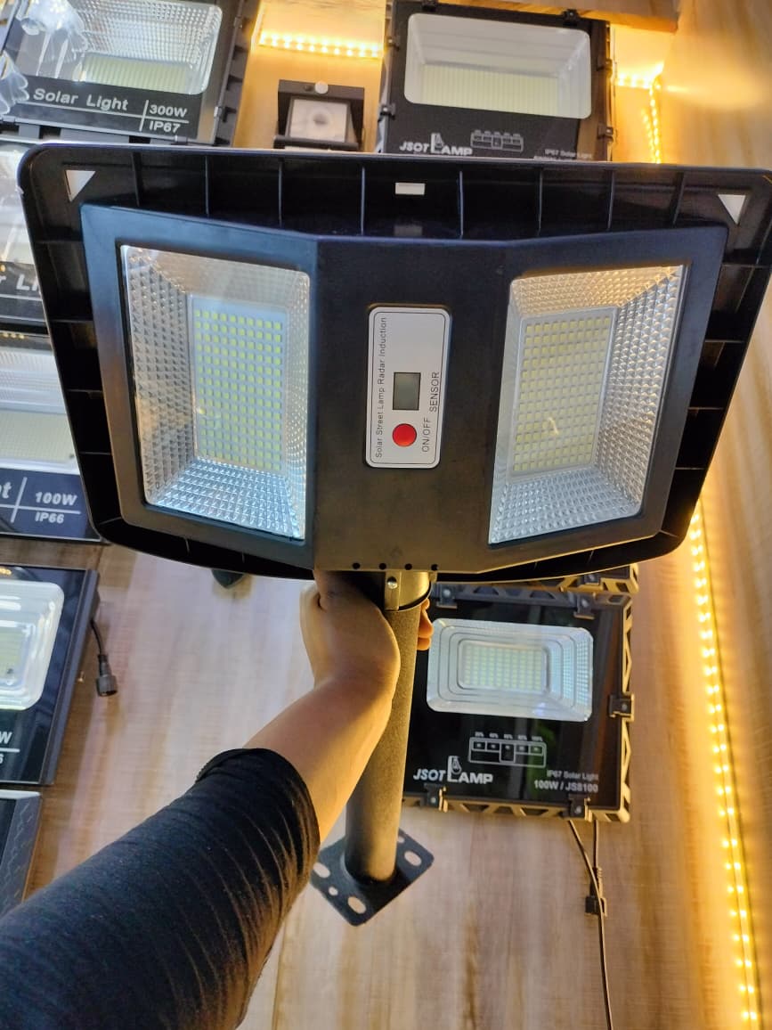 🎇CcLamp 300W Quality SOLAR STREET LAMP🎇high-conversion solar panels that can convert 25% of the solar energy into electricity. It charges 5-6 hrs during the day & works 12 hrs at night. They work wi