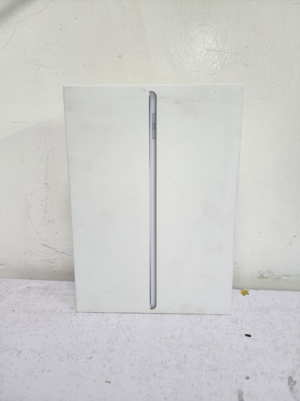 IPAD (6th Generation) Wi-fi (Open box EX UK)