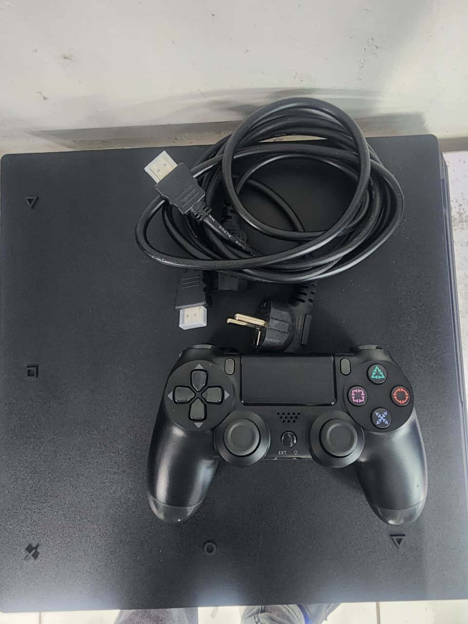 PLAY STATION 4  PRO 1TB