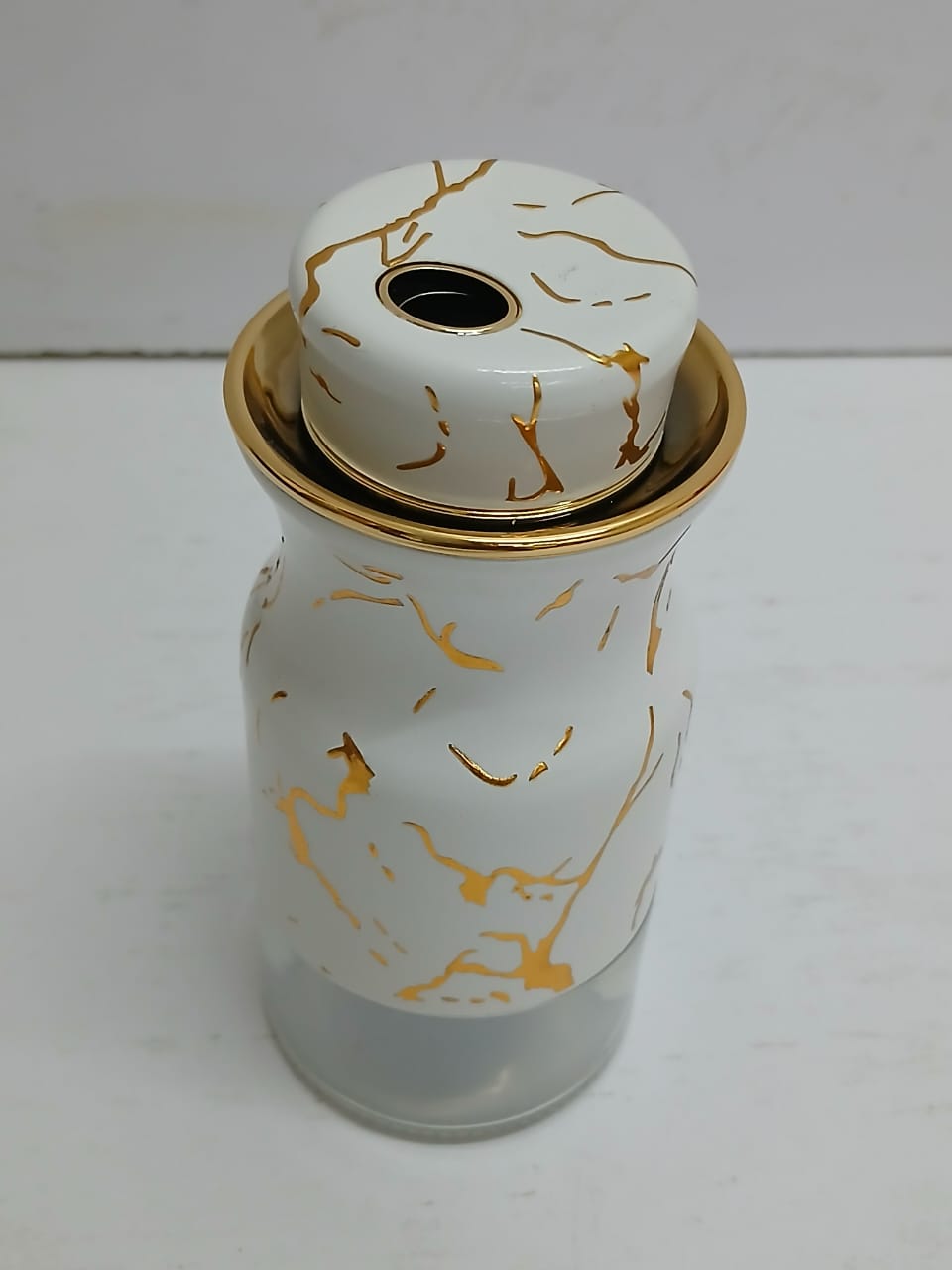 Marble Salt Shaker – Elegant Black and White Design, Durable Kitchen Table Seasoning Accessory, Easy to Use, Compact and Stylish, Ideal for Home, Dining, Restaurant, or Office Use