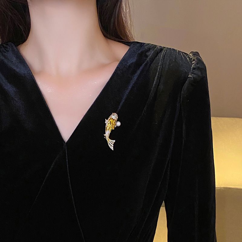 Exquisite Luxury Pearl Gold Fish Brooches For Women And Girls, Fashionable Cute Gold Fish Brooch, Suit Pins, Gifts