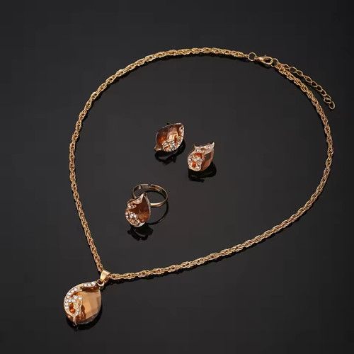 4PCS Set Woman Bracelet Watches Ladies New Fashion Triangle Crystal Leather Quartz Watch For Girls Gift Reloj Mujer Wristwatches
