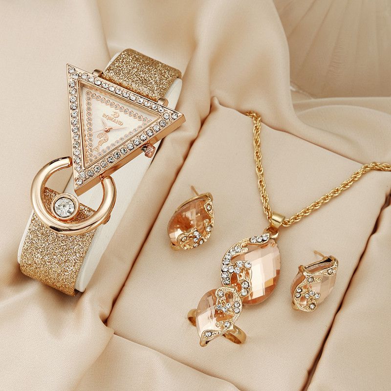 4PCS Set Woman Bracelet Watches Ladies New Fashion Triangle Crystal Leather Quartz Watch For Girls Gift Reloj Mujer Wristwatches