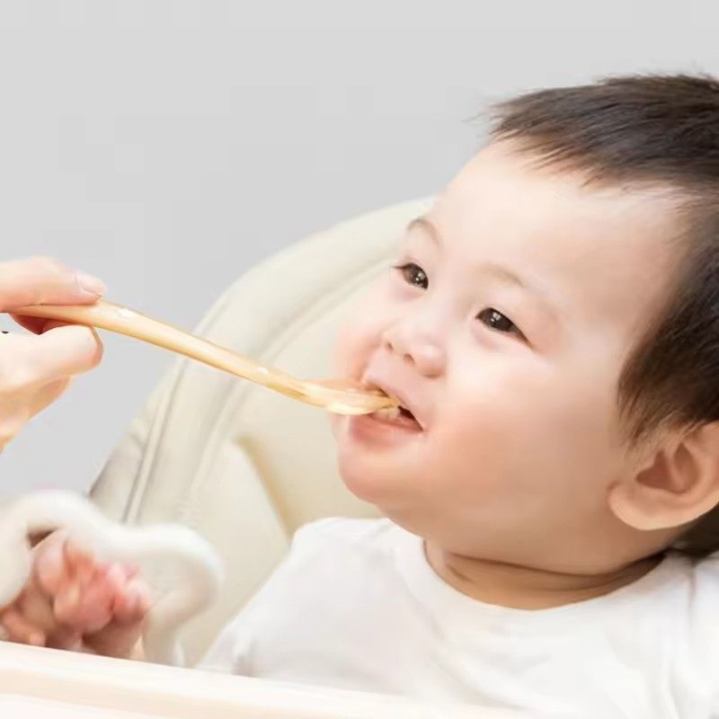 2pcs Hot Portable Baby feeding Spoon Safety Silicone with Cover Feeding Water Teething Spoon Dustproof Soft Tableware for Baby