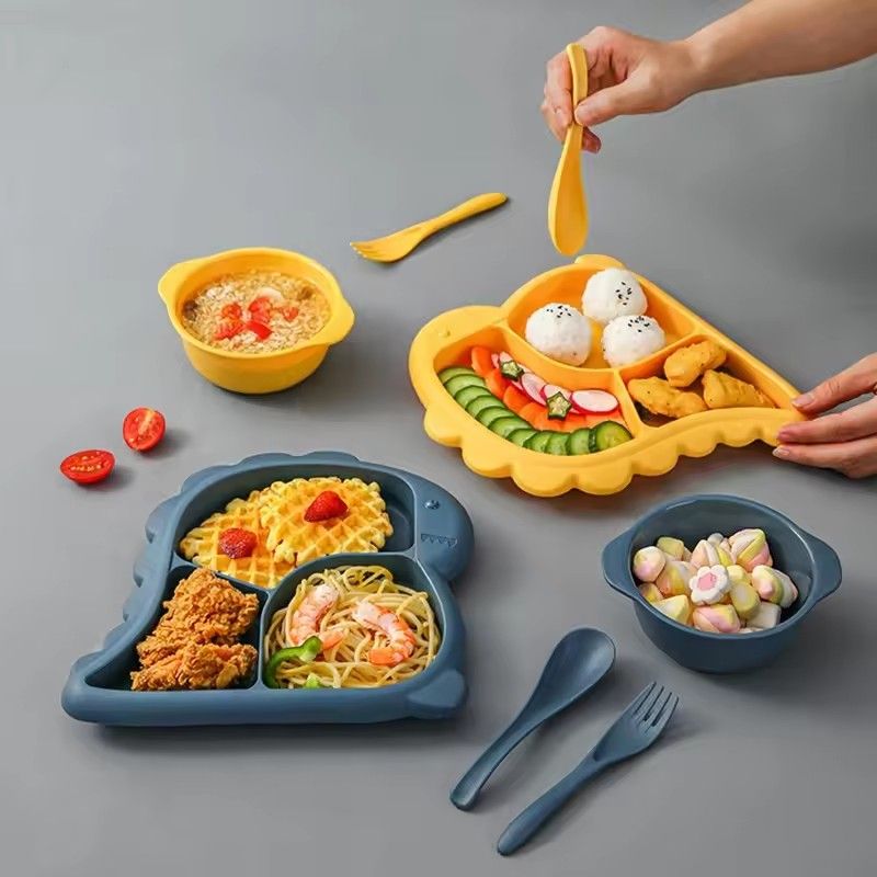 4Pcs Baby Silicone Feeding Set Children Bowl Dining Plate Spoon Fork Set Kid Waterproof Kitchenware BPA Free Baby Stuff