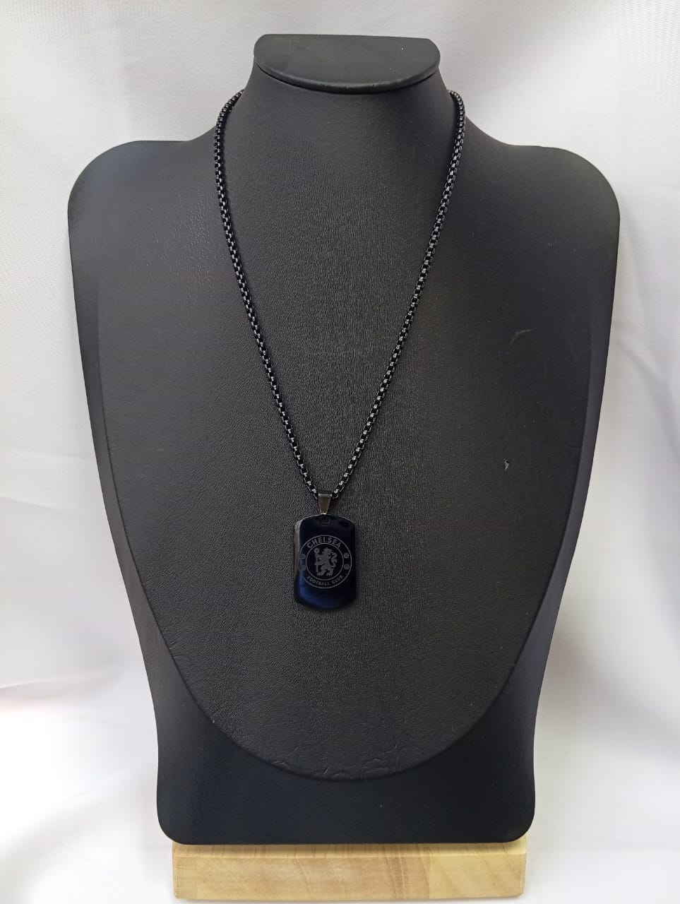 EPL Fan Chains (Black Edition) - Represent Your Team in Style across Nairobi: Arsenal, Man U, Chelsea & Liverpool!