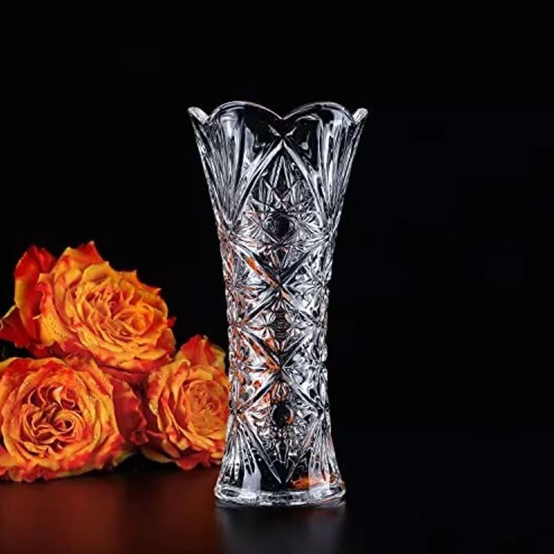 23.5cm Glass Vase. Whether styled with fresh roses or dried stems, it brings just the right balance of elegance and everyday practicality.