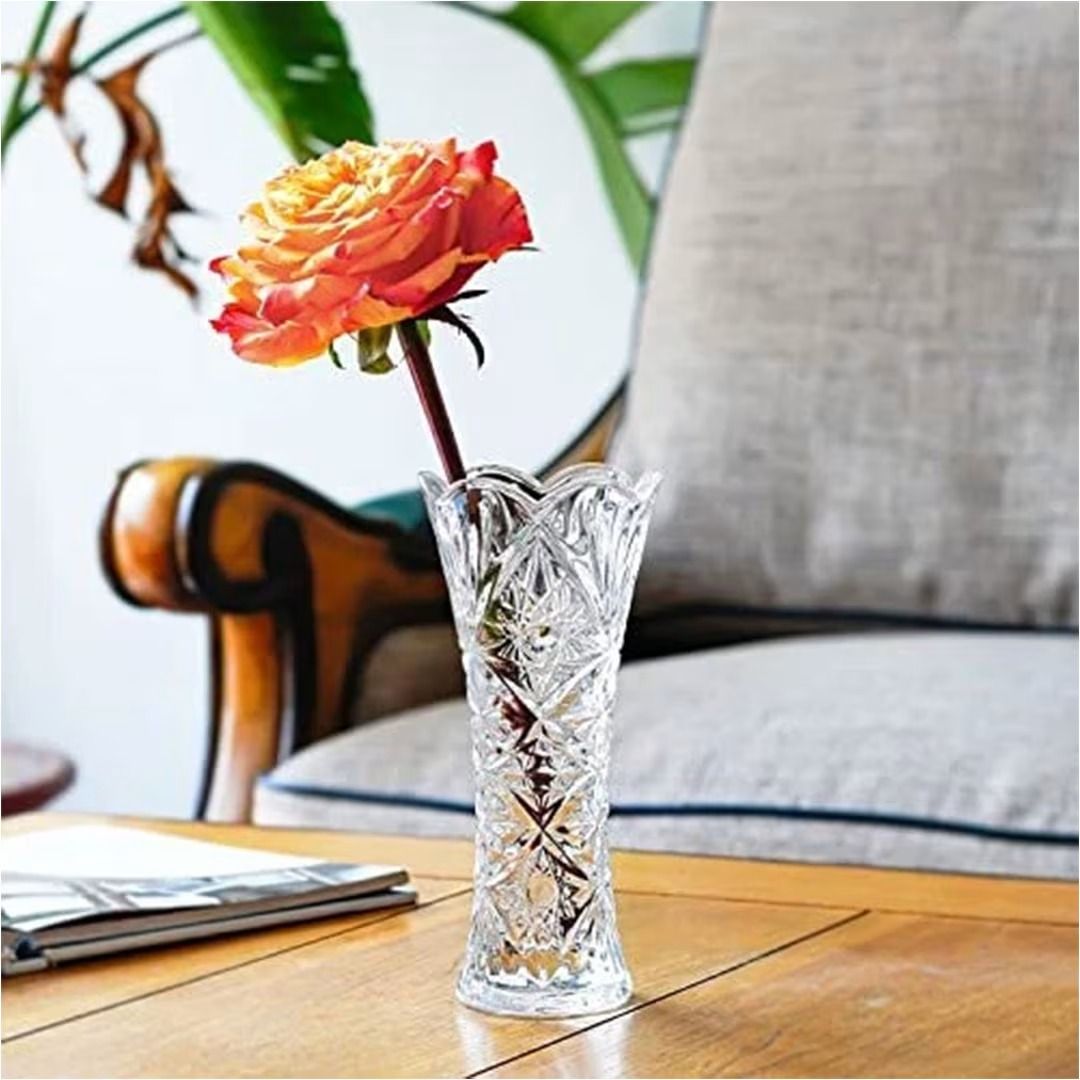 23.5cm Glass Vase. Whether styled with fresh roses or dried stems, it brings just the right balance of elegance and everyday practicality.