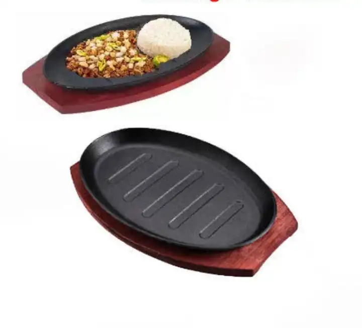 Cast Iron Hot Sizzling Plate on Wooden Tray – Back in Stock Cooking & Serving Set, Oval & Round Options, Heat Retaining Steak Plate, Ideal for Restaurants and Home Kitchens