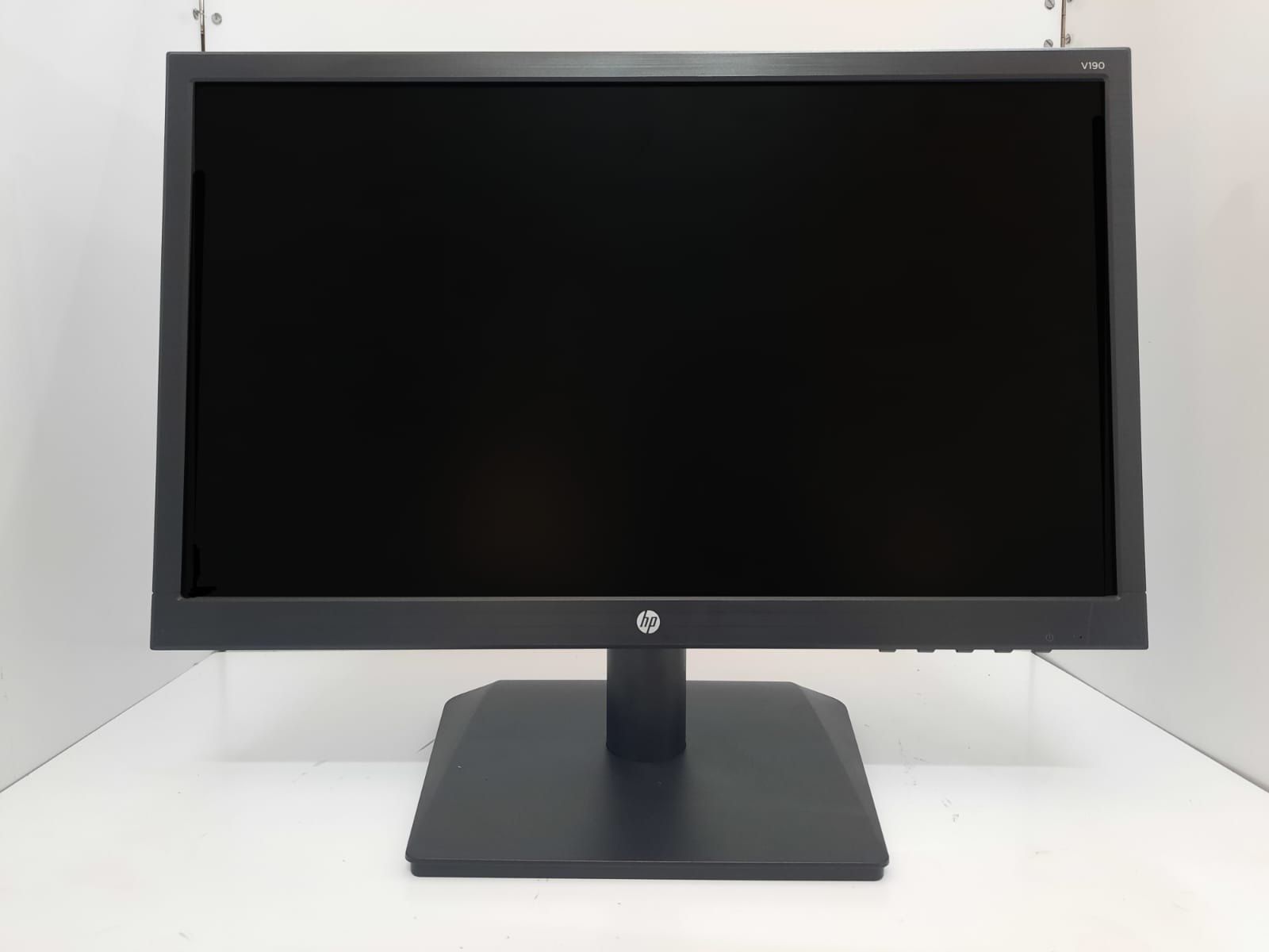 Original Refurbished HP 19 Inch TFT Wide Monitor 720P HD Display | Cheap Trending 2026 Budget Computer Screen for Office, School, Gaming, Kilimall Kenya Best Quality Monitor with Power and VGA Cables