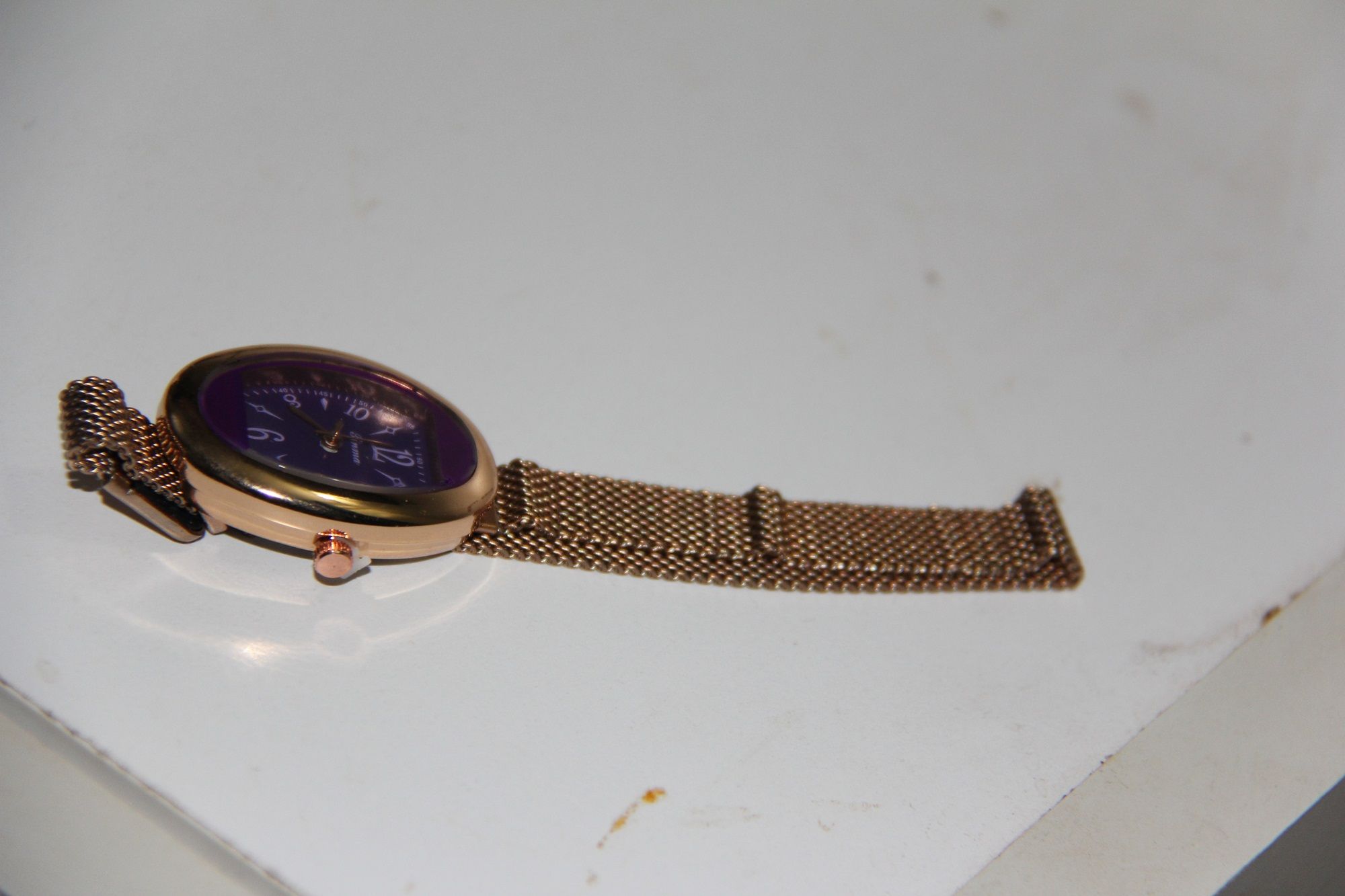 Ladies Magnetic Wrist Watch – Elegant Women’s Fashion Watch with Adjustable Magnetic Strap, Lightweight & Stylish Daily Wear.