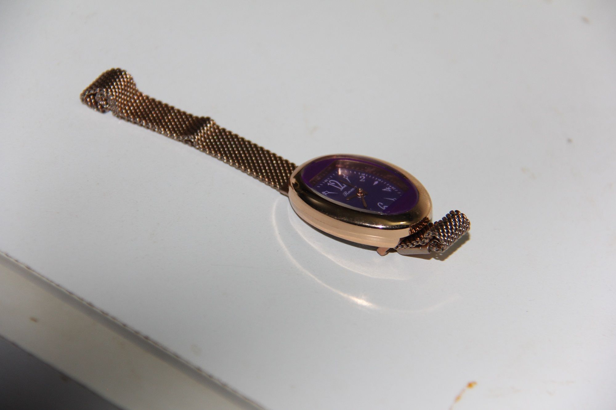 Ladies Magnetic Wrist Watch – Elegant Women’s Fashion Watch with Adjustable Magnetic Strap, Lightweight & Stylish Daily Wear.