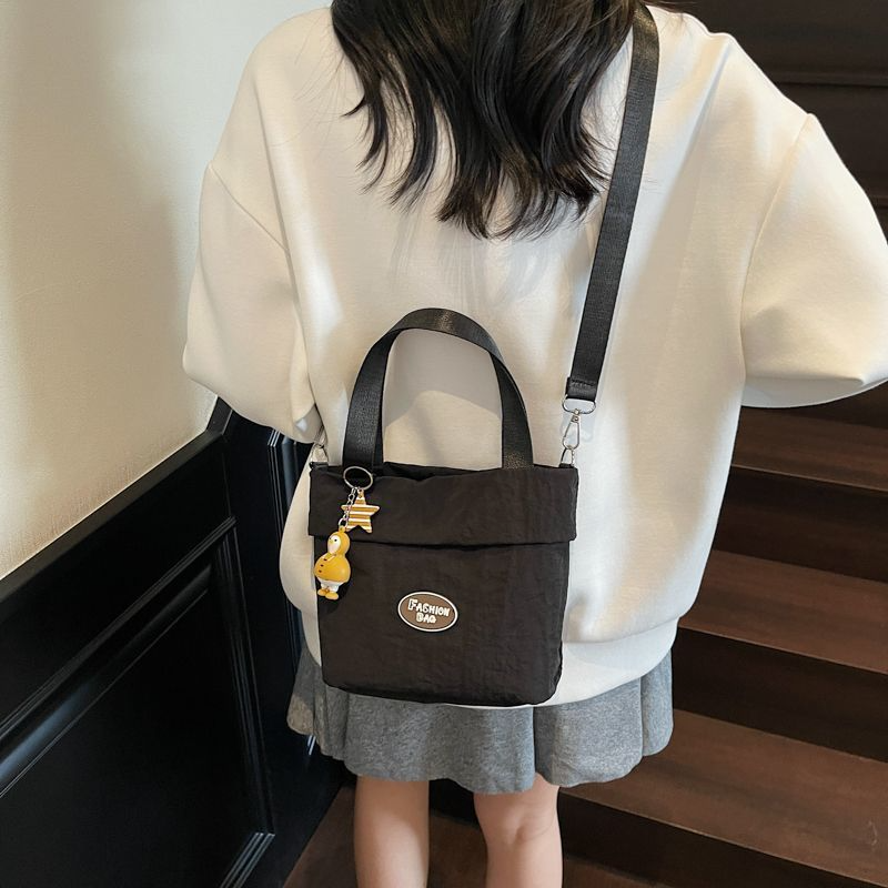 Stylish women's shoulder bags 2025 Large capacity student tote bag New canvas commuter handbag Women's eco-bag Cute canvas bag Women's handbag shoulder bag Japanese Harajuku crossbody bag Girls' small