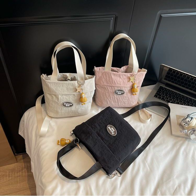 Stylish women's shoulder bags 2025 Large capacity student tote bag New canvas commuter handbag Women's eco-bag Cute canvas bag Women's handbag shoulder bag Japanese Harajuku crossbody bag Girls' small