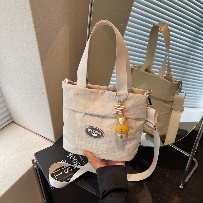 Stylish women's shoulder bags 2025 Large capacity student tote bag New canvas commuter handbag Women's eco-bag Cute canvas bag Women's handbag shoulder bag Japanese Harajuku crossbody bag Girls' small
