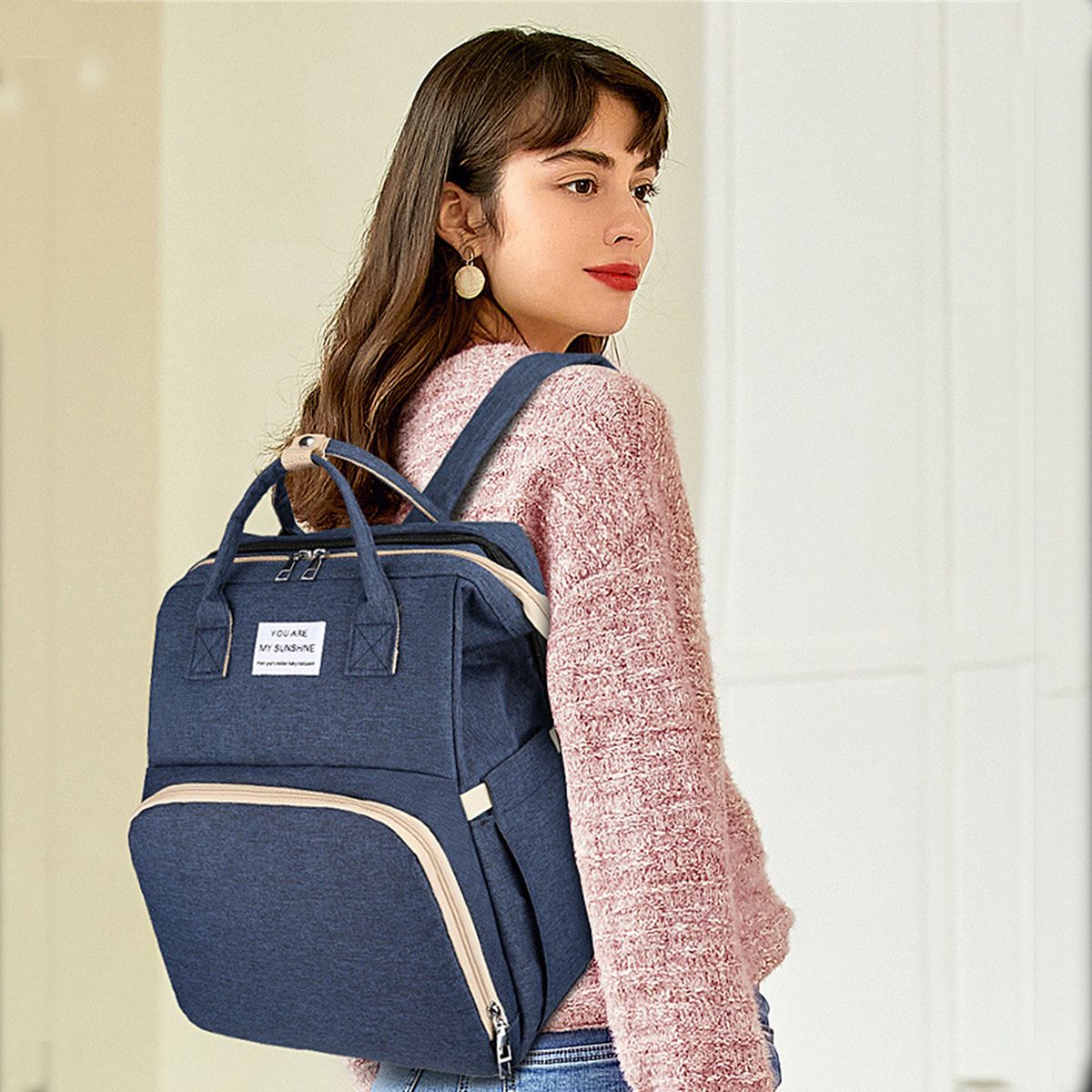 Stylish portable folding mosquito net, baby cot, mommy bag – a multi-functional, lightweight, large-capacity casual backpack for mums on the go.