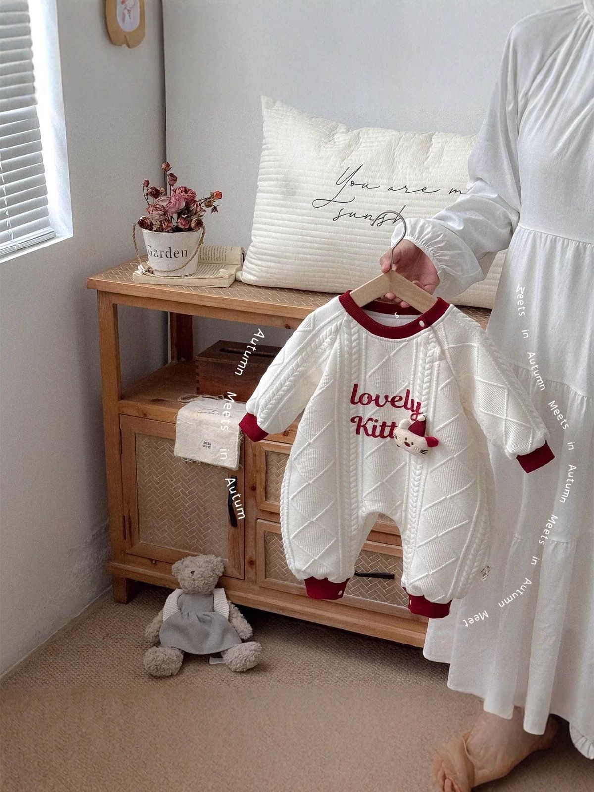 Cute cartoon baby romper, infant letter print jumpsuit, stylish long-sleeved crawling suit for children