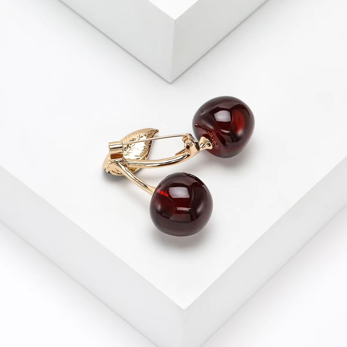 Enamel Tasty Cherry Brooches for Women Unisex Fruit Plant Pins Banquet Party Backpack Gifts Jewelry Accessories
