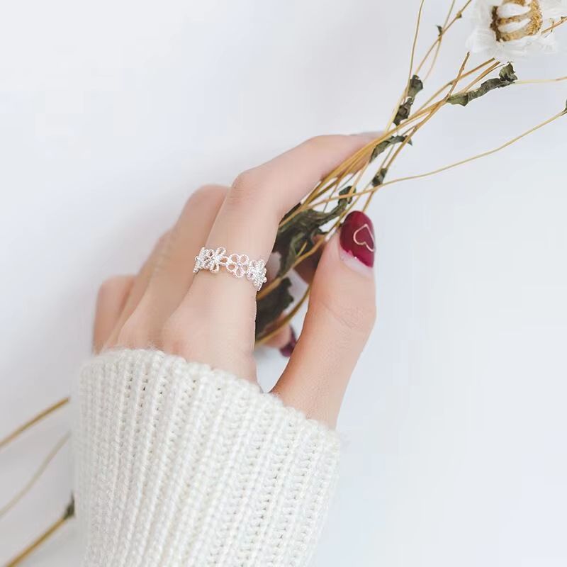 Silver hollow flower adjustable ring, ladies' engagement ring, retro luxury jewelry new product