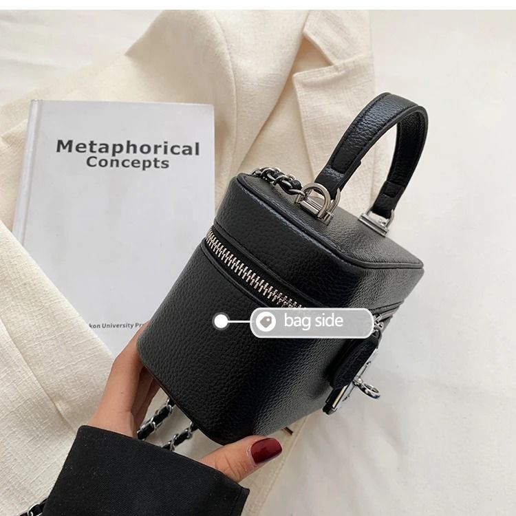 Women's square handbag with chain lock and square box bag, high-end texture, fashionable chain crossbody bag, fashionable new mobile phone bag, personalized lock and bag box, elegant and fashionable o