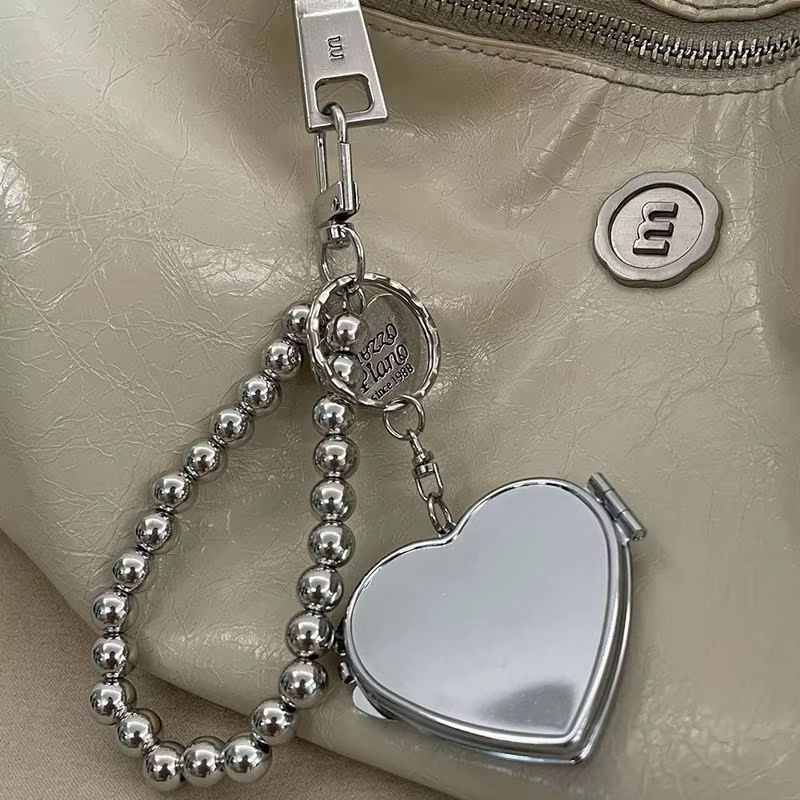 Fashionable metal bead shaped keychain, women's sweet mirror bag pendant keychain, bag hanging chain, mini heart-shaped double-sided makeup mirror pendant, creative and personalized keychain