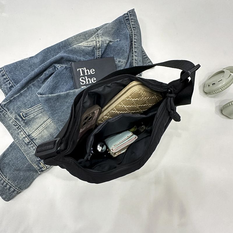 Dumpling bag, women's bag, 2025 new Korean version, niche autumn and winter style, lightweight single shoulder crossbody bag, casual armpit bag