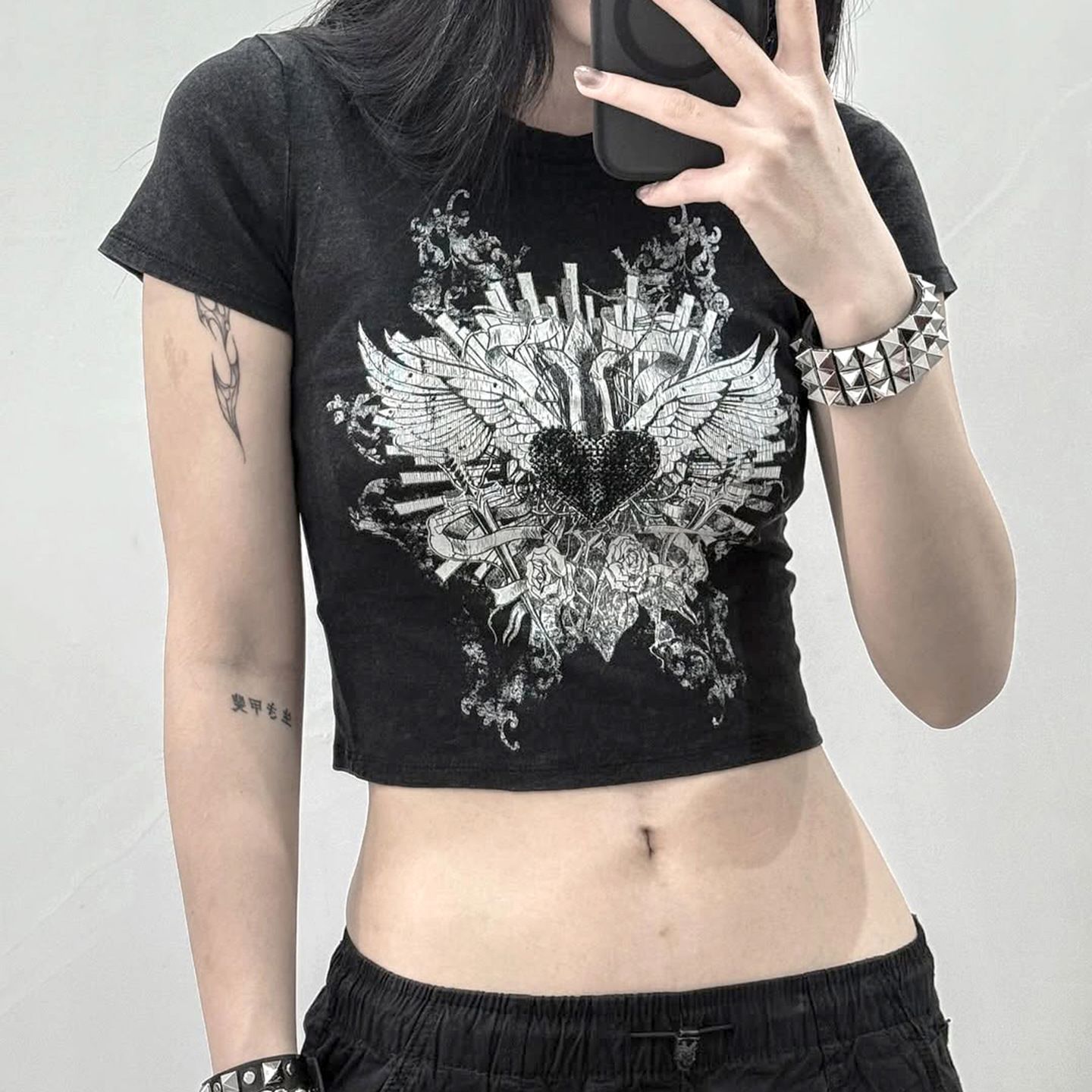 Love Cloth Forgetting American Spicy Girl Street Graffiti Print Color Contrasting Tight T-shirt Caution Machine Girl Exposed Umbilical Short Sleeve Top