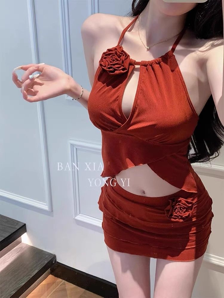 Exquisite split swimsuit, women's red flower high beauty new style, hanging neck, strapless, bare back, pure desire, small chest, beach vacation, hot spring