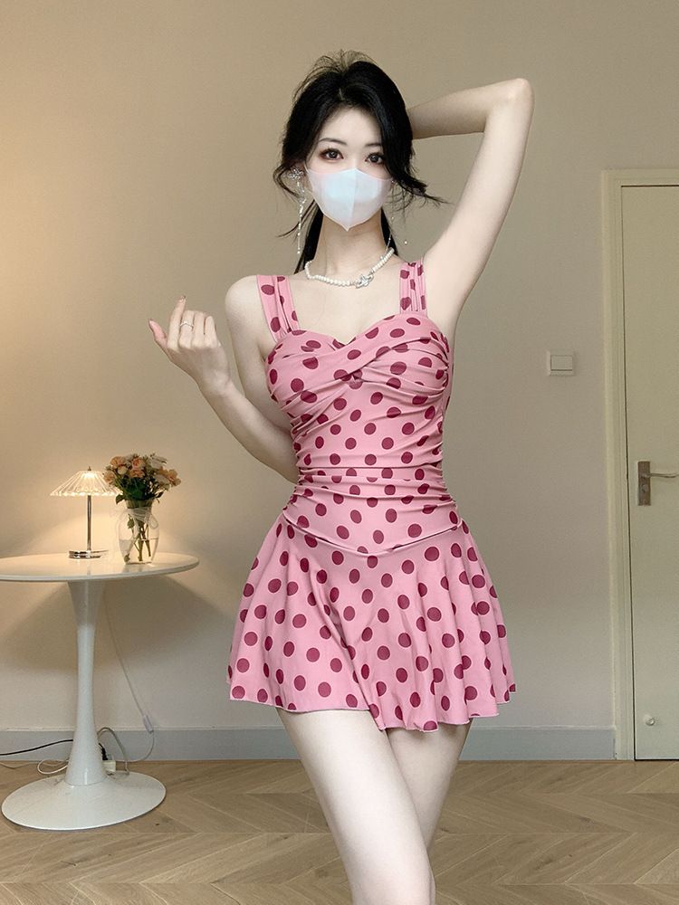 Swimsuit women's conservative one-piece skirt style flat corner 2025 new cover belly slimming vacation hot spring anti glare swimming suit