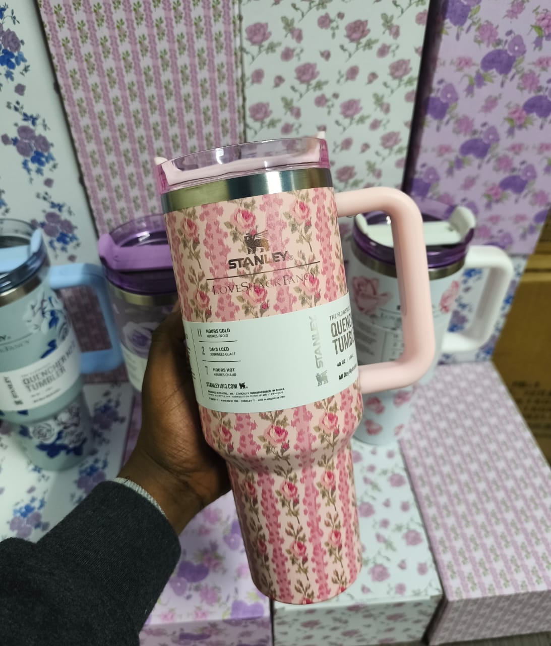 Original Floral Stanley Mug ✨
🎁 Comes in a beautiful gift box – Perfect for gifting!
🥤 Vacuum Insulated Tumbler Cup – 1.2L Capacity!
🔥 Keeps drinks hot or cold for HOURS! 🔥
💎 Chic • Durable • Eve