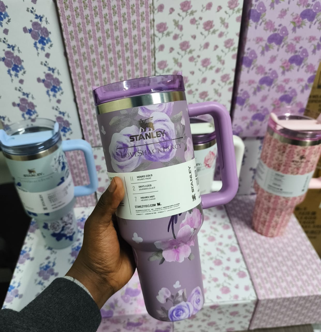Original Floral Stanley Mug ✨
🎁 Comes in a beautiful gift box – Perfect for gifting!
🥤 Vacuum Insulated Tumbler Cup – 1.2L Capacity!
🔥 Keeps drinks hot or cold for HOURS! 🔥
💎 Chic • Durable • Eve