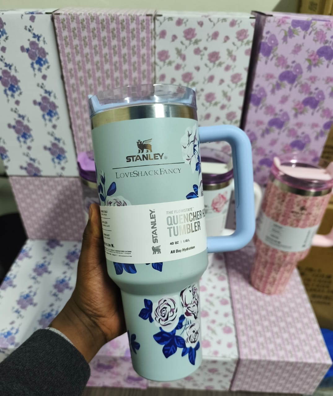 Original Floral Stanley Mug ✨
🎁 Comes in a beautiful gift box – Perfect for gifting!
🥤 Vacuum Insulated Tumbler Cup – 1.2L Capacity!
🔥 Keeps drinks hot or cold for HOURS! 🔥
💎 Chic • Durable • Eve