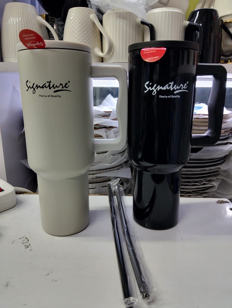 Introducing the Signature Stanley Mug (Vacuum Flask) – 1200ml of pure convenience! 💯😍

✅ Vacuum insulated – keeps your drinks hot or cold for HOURS ⏳☕🥤
✅ Comes with a straw – sip in style & comfort