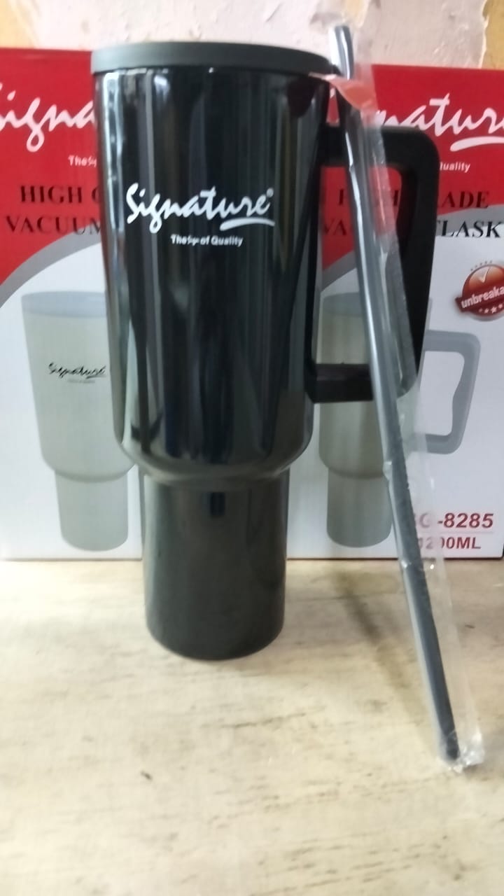 Introducing the Signature Stanley Mug (Vacuum Flask) – 1200ml of pure convenience! 💯😍

✅ Vacuum insulated – keeps your drinks hot or cold for HOURS ⏳☕🥤
✅ Comes with a straw – sip in style & comfort