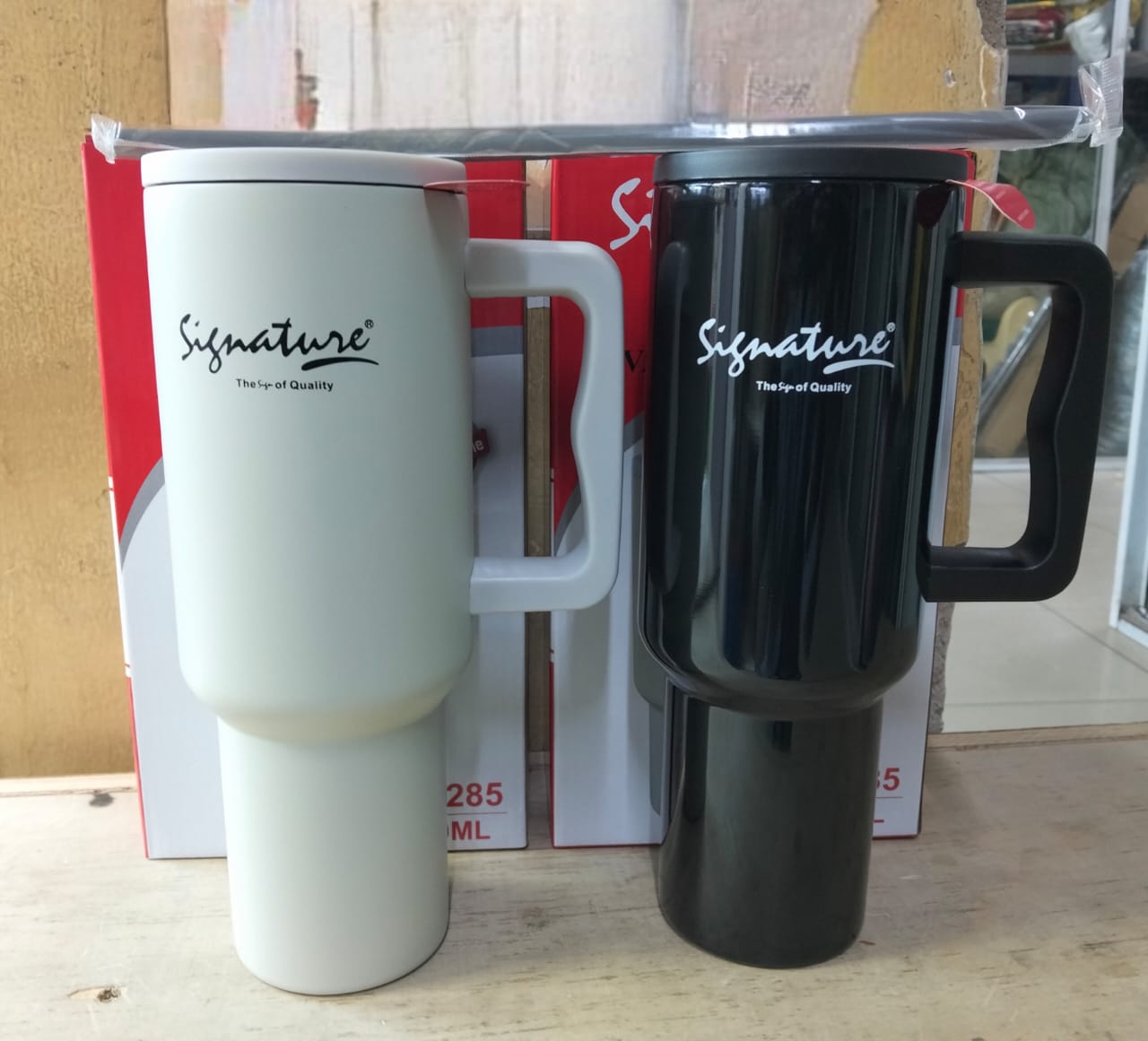 Introducing the Signature Stanley Mug (Vacuum Flask) – 1200ml of pure convenience! 💯😍

✅ Vacuum insulated – keeps your drinks hot or cold for HOURS ⏳☕🥤
✅ Comes with a straw – sip in style & comfort