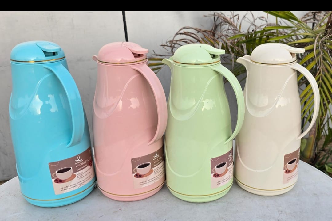 🎇PRICE DROPPED🎉Nice One Plastic Body Glass Refill Thermos Flask 1.6 ltrs 1pc🎉 vacuum flask is made of high quality stainless steel that is unbreakable hence durable.

It has an easy grip handle whi