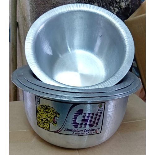 ON STOCK🤩Chui HIGH QUALITY AND STRONG ALUMINUM COOKING SUFURIA SET OF 4PC MIDIUM SIZE🎇Stainless aluminium offers cooking perform
Ideal for open jiko or firewood cooking.
Durable and easy to clean.