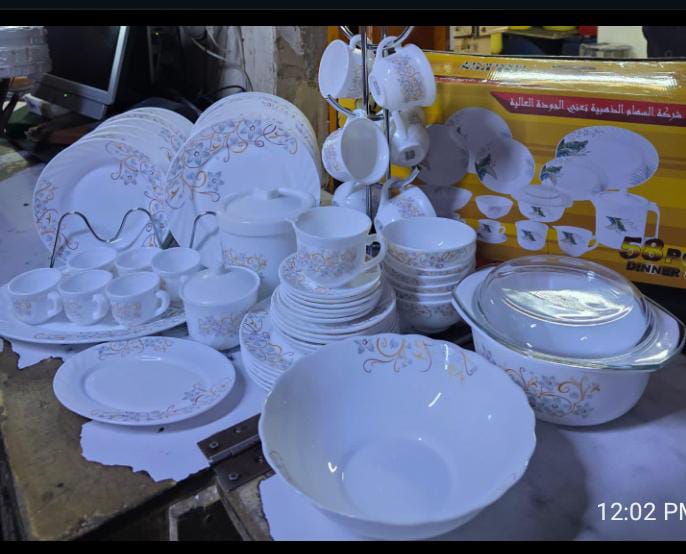 REDUCED PRICE🎀Ceramics 58pcs ceramic Dinner set
📍12" oval plate×1pc
▪️ 8" oval plate×1pc
▪️9" flat plate×6pcs
▪️7" flat plate×6pcs
▪️8"deep plate ×6pcs
▪️8" soup bowl ×1pc
▪️850ml Tea pot1×1(lid)pcs