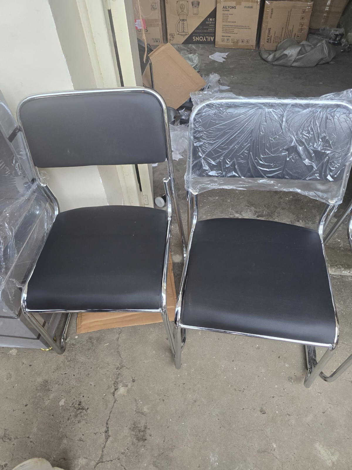 PRICE DROP🕸️Executive Leather Office Waiting Chair – Cushioned Reception & Visitor Chair with Strong Metal Frame🦋designed to provide both style and durability for offices, reception areas, meeting r