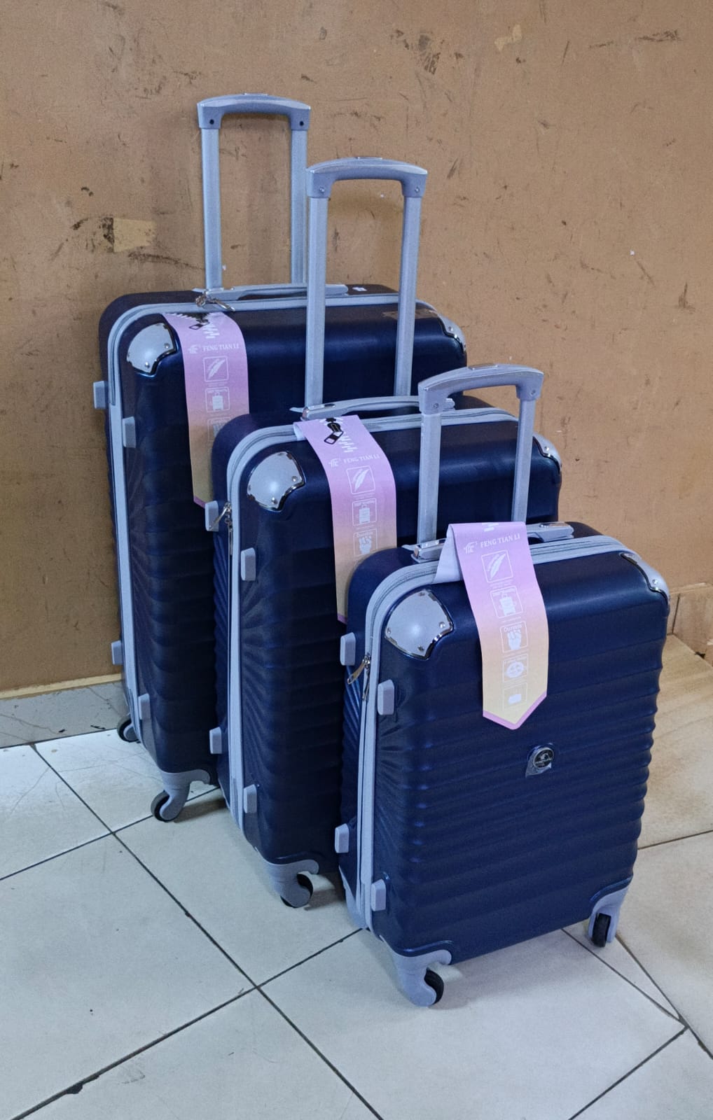 😋🍂SHOP AT DISCOUNTED PRICE 🍂😋💦3 IN 1 LUXURIOUS FIBRE SUITCASE BRIEFCASE TRAVEL BAG.Easily switch between suitcase, briefcase, and travel bag modes to suit any travel occasion. High-Quality Fibre.