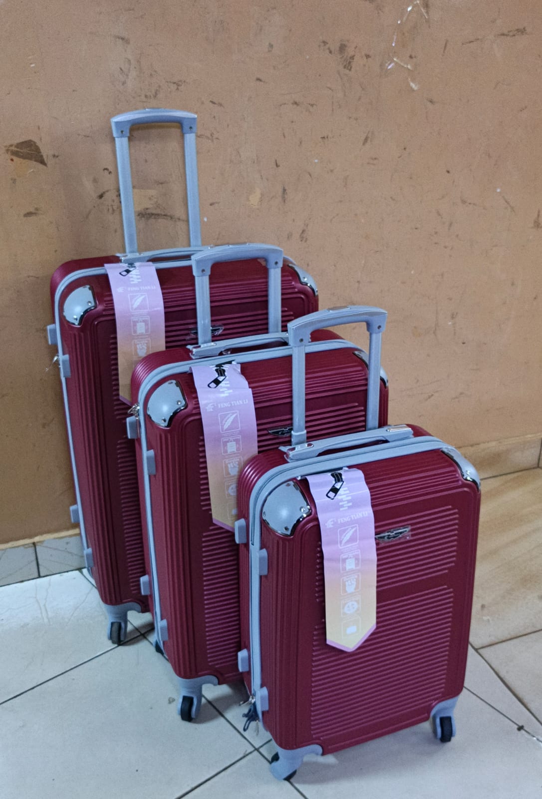 😋🍂SHOP AT DISCOUNTED PRICE 🍂😋💦3 IN 1 LUXURIOUS FIBRE SUITCASE BRIEFCASE TRAVEL BAG.Easily switch between suitcase, briefcase, and travel bag modes to suit any travel occasion. High-Quality Fibre.