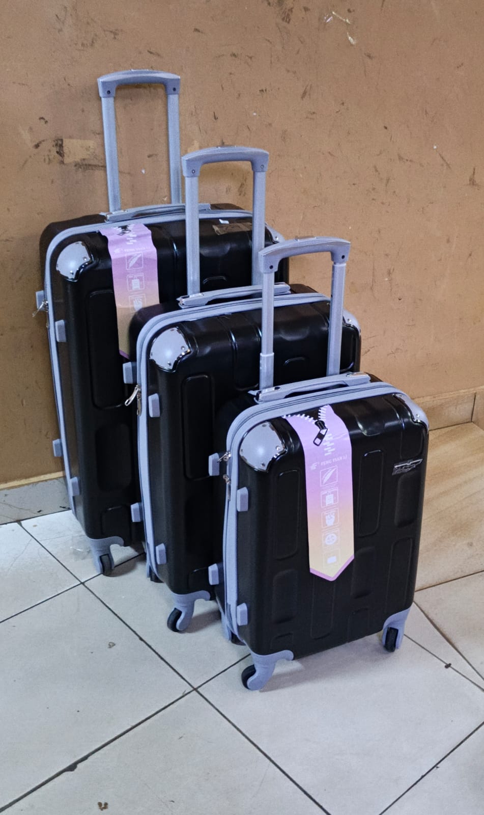 😋🍂SHOP AT DISCOUNTED PRICE 🍂😋💦3 IN 1 LUXURIOUS FIBRE SUITCASE BRIEFCASE TRAVEL BAG.Easily switch between suitcase, briefcase, and travel bag modes to suit any travel occasion. High-Quality Fibre.