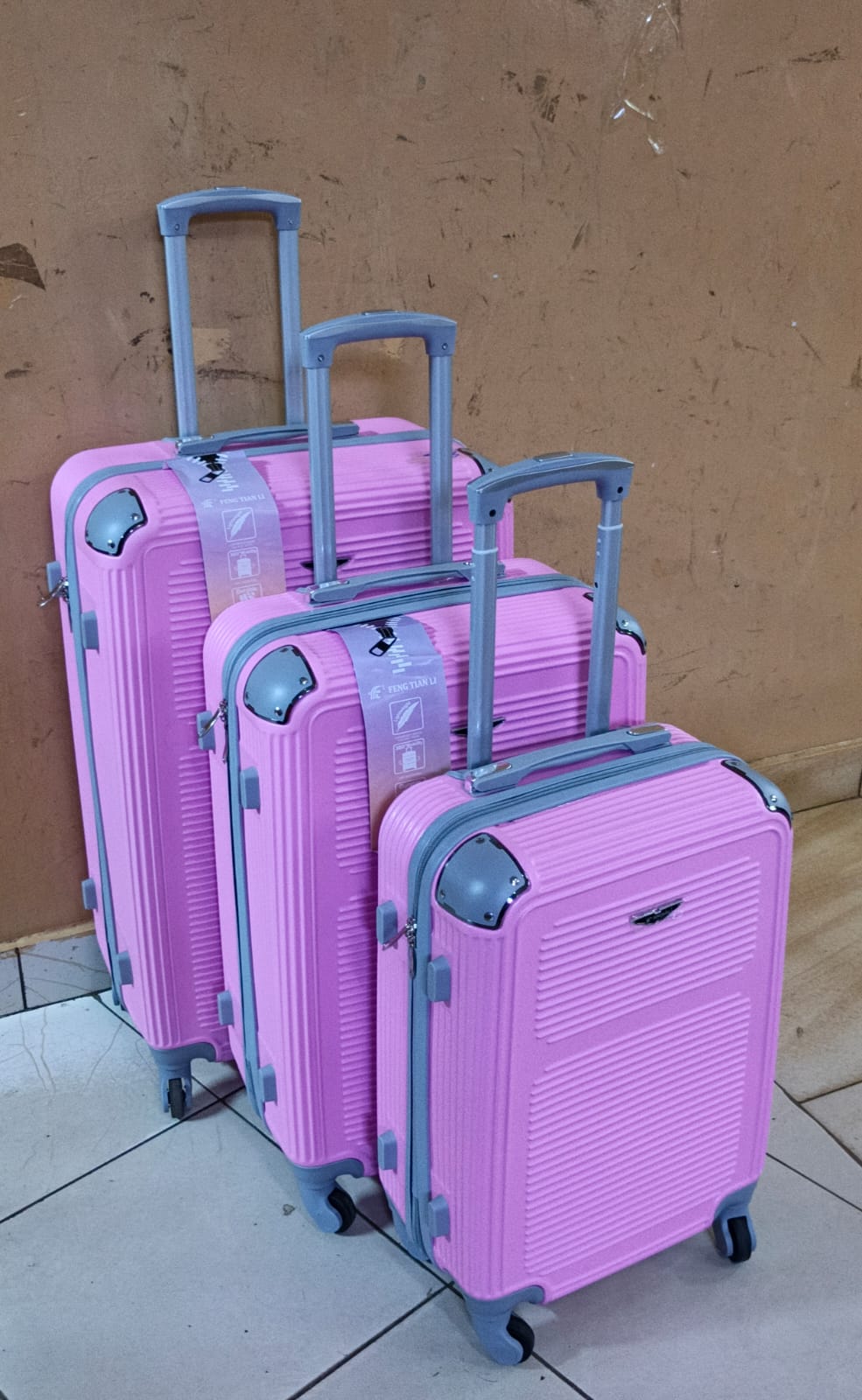 😋🍂SHOP AT DISCOUNTED PRICE 🍂😋💦3 IN 1 LUXURIOUS FIBRE SUITCASE BRIEFCASE TRAVEL BAG.Easily switch between suitcase, briefcase, and travel bag modes to suit any travel occasion. High-Quality Fibre.