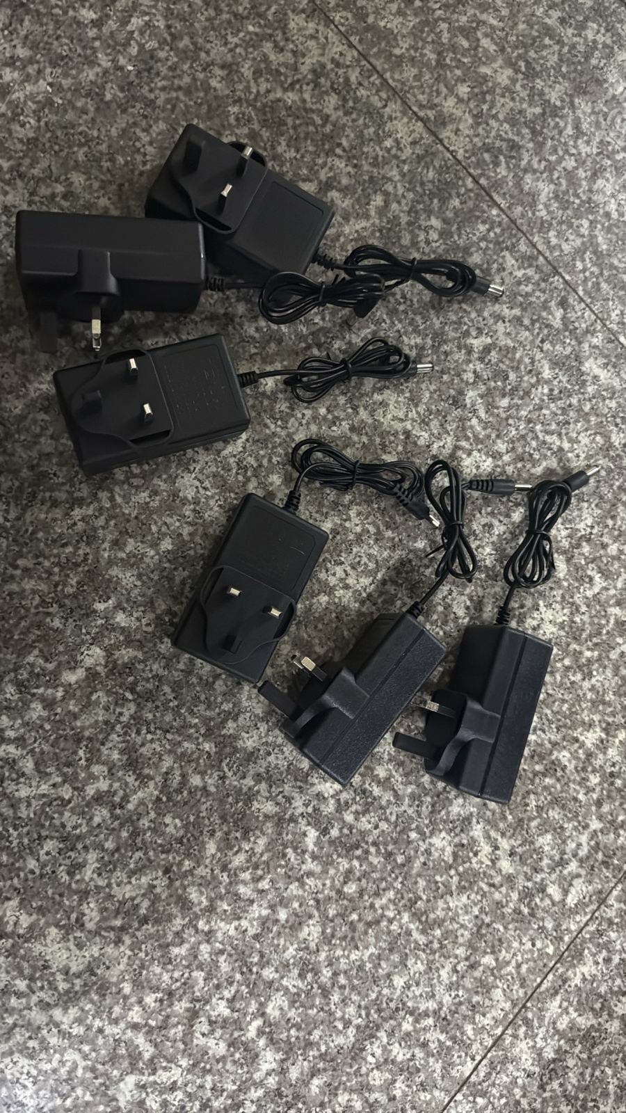 Poweradaptor AC DC Power Adaptor 12V 2A Power Supply UK Plug🎇Connector Size 5.5mm (Outer diameter) x 2.1mm (Inner diameter) 

Cable Length 1.2 meters 

Application- CCTV security cameras, Routers, AD