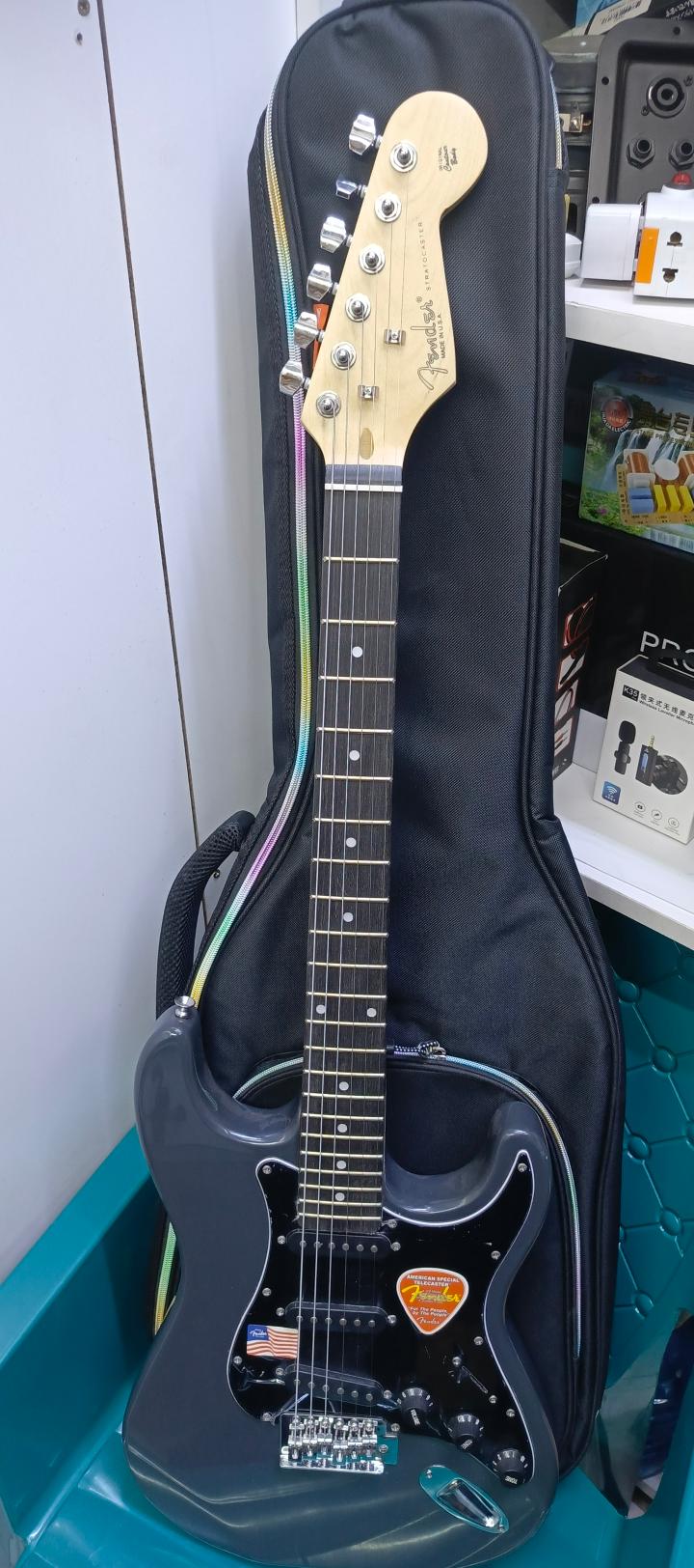 Fender Rhythm electric guitar + strap + 3m Jack to jack cable